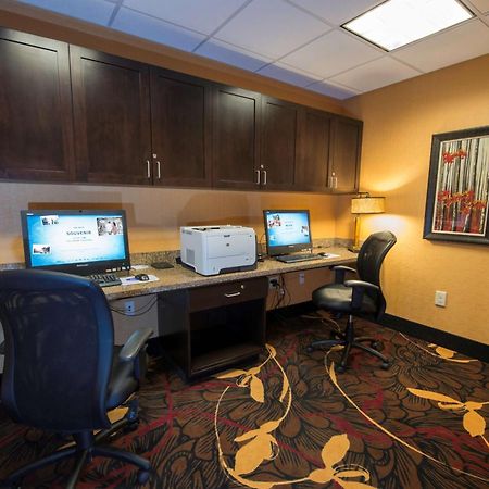 Hampton Inn & Suites Bismarck Northwest Exterior foto
