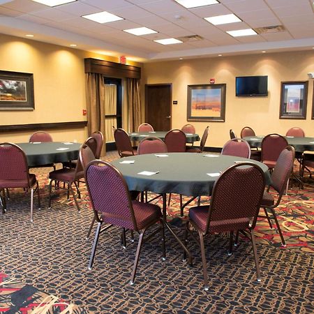 Hampton Inn & Suites Bismarck Northwest Exterior foto